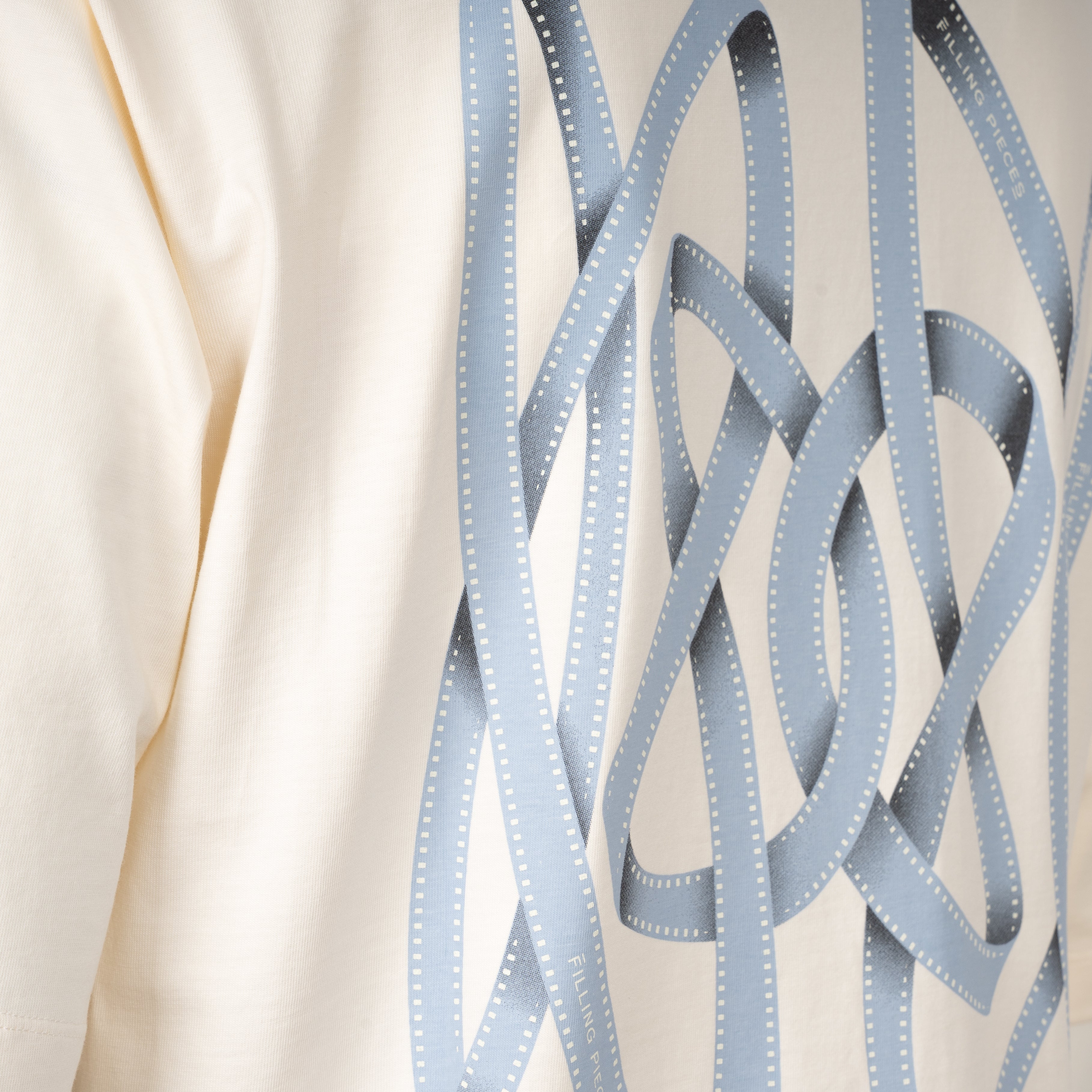 Filling Pieces T-Shirt Backprint Crème | Boxy Film Strip