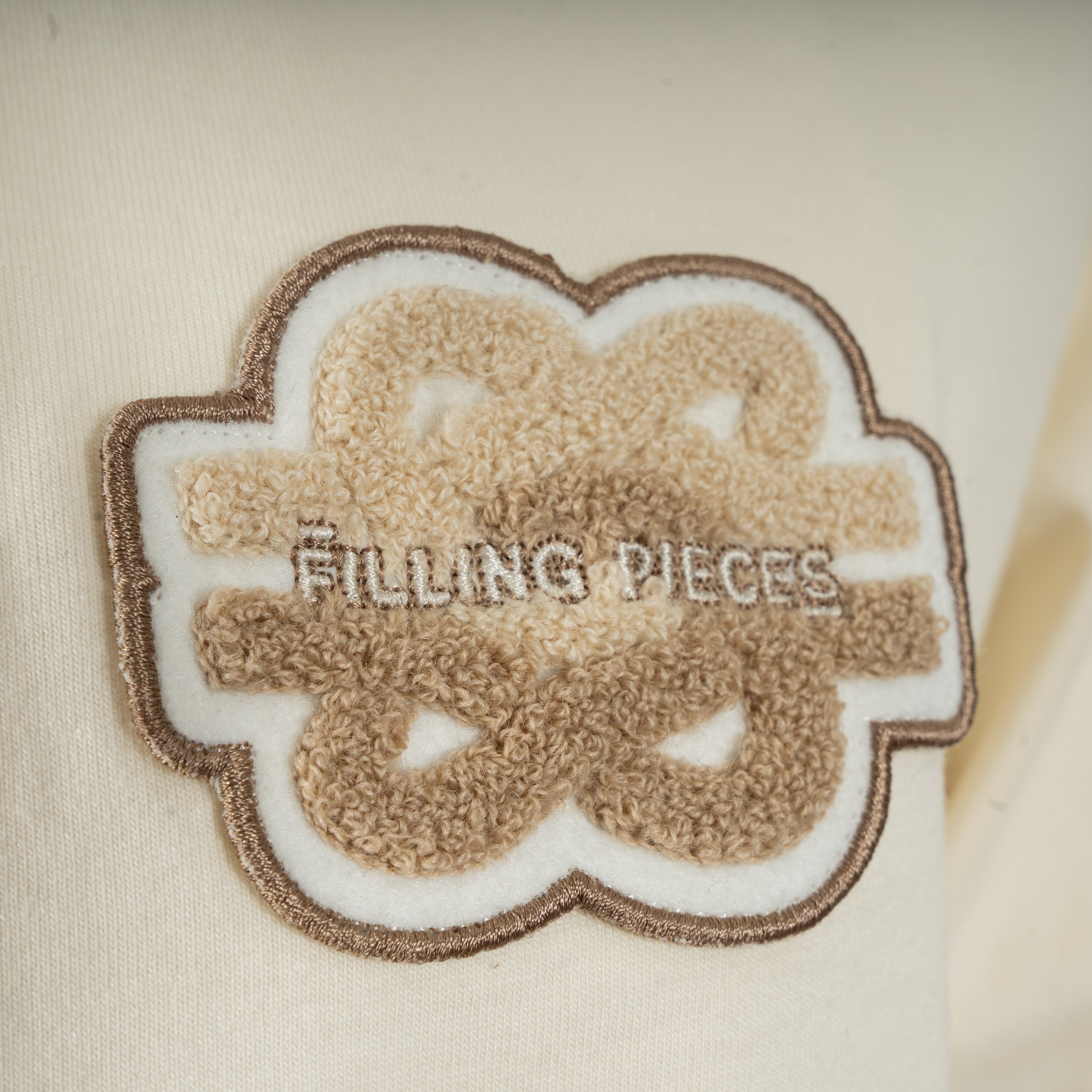 Filling Pieces T-Shirt Off-White | Gowtu