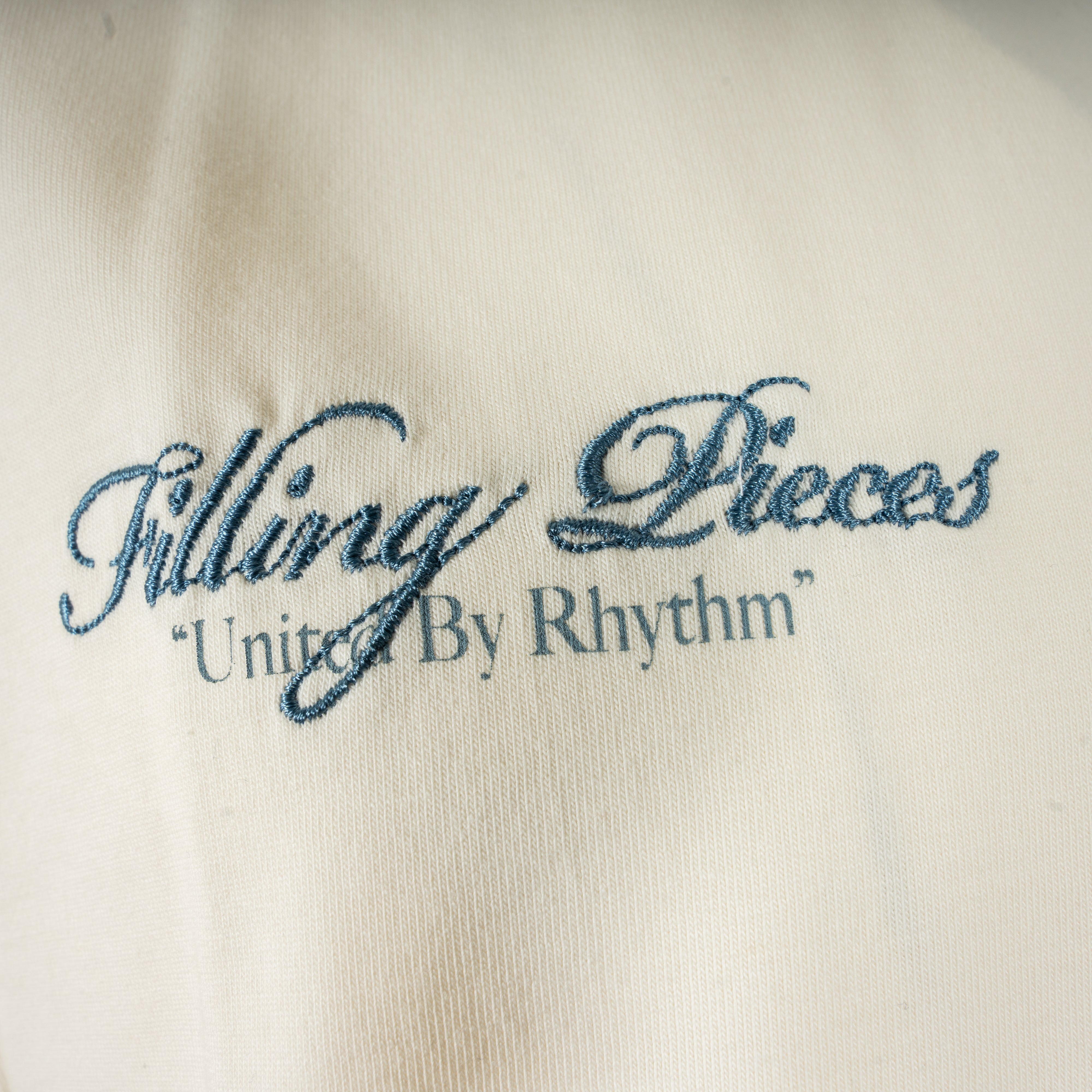 Filling Pieces T-Shirt met Backprint Off-White | Speaker Wall