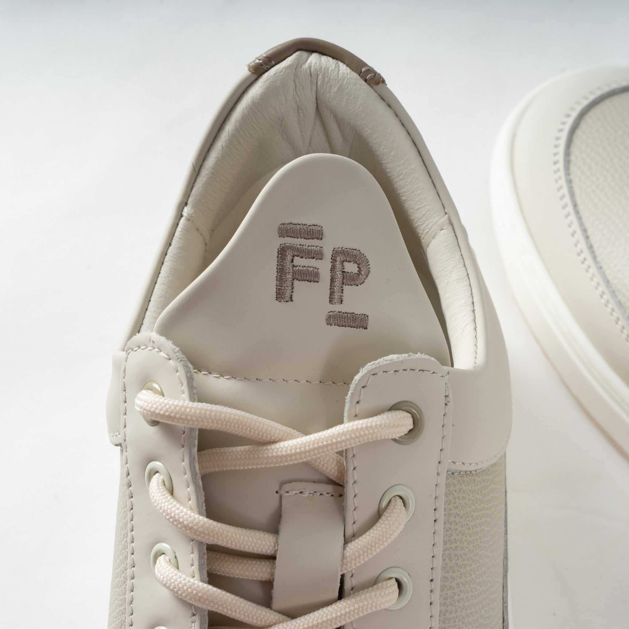 Filling Pieces Sneakers Off-White | Low Top Tech Crumbs
