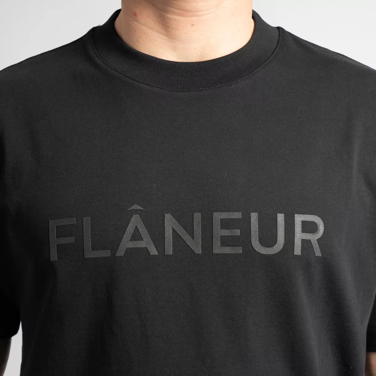 Flaneur Shirt Zwart | Tonal Logo